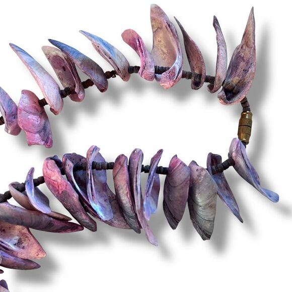 Vintage Mother of Pearl Purple Shell Necklace - Picture 4 of 5